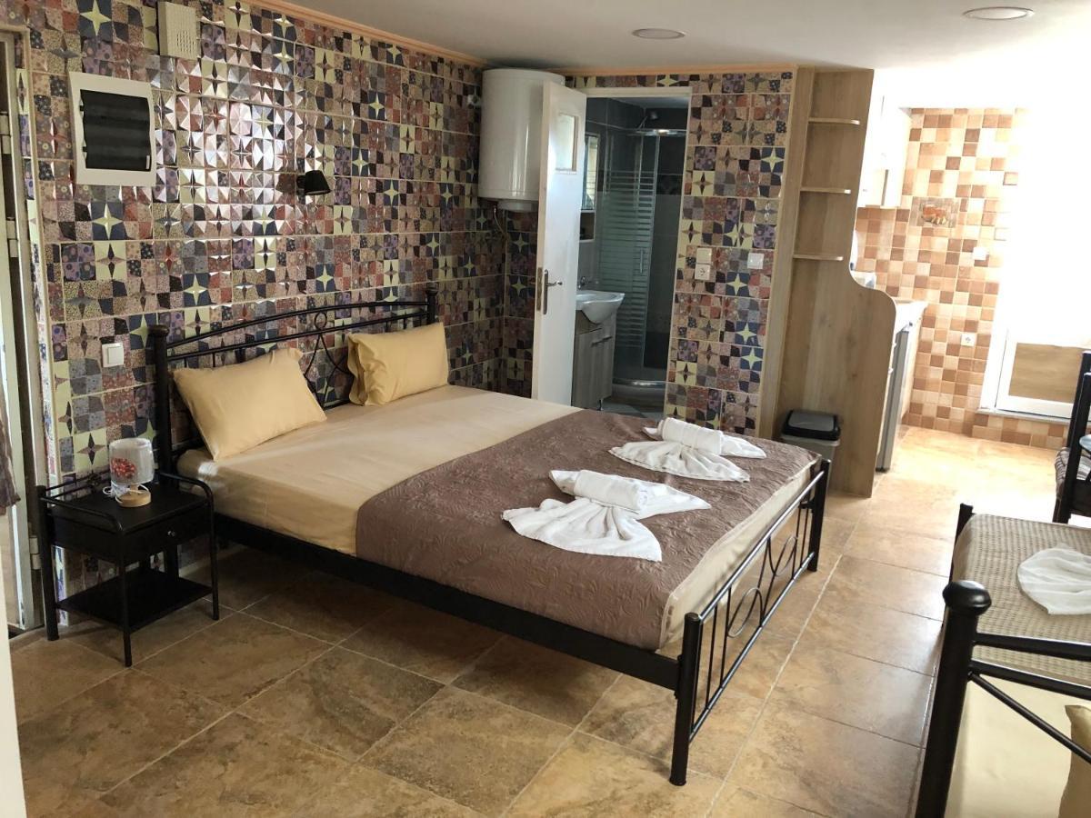 Nikolakakis Rooms Lavrio 외부 사진