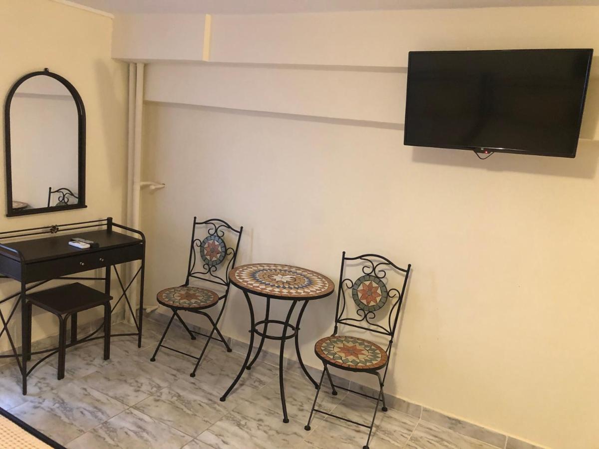 Nikolakakis Rooms Lavrio 외부 사진