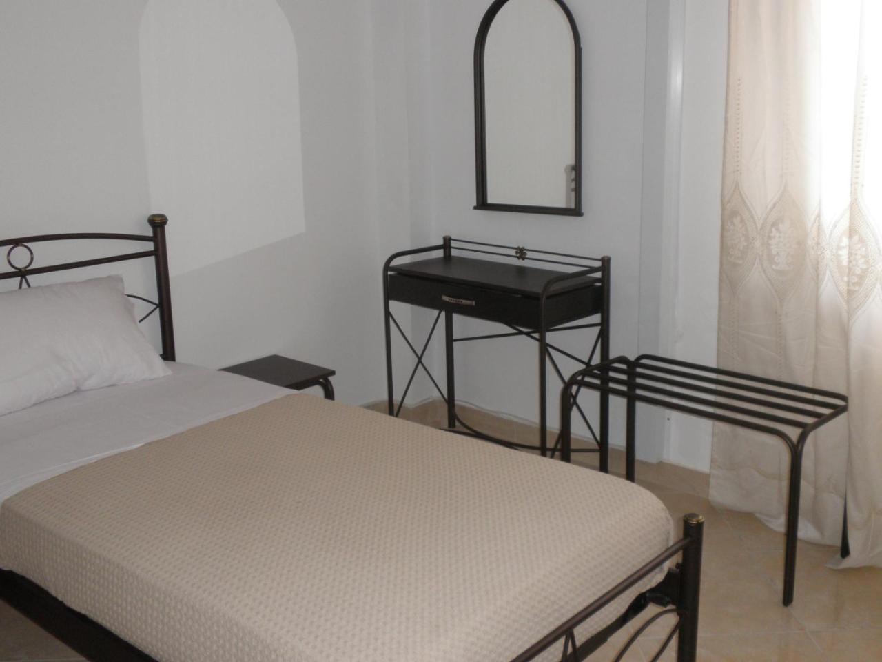 Nikolakakis Rooms Lavrio 외부 사진