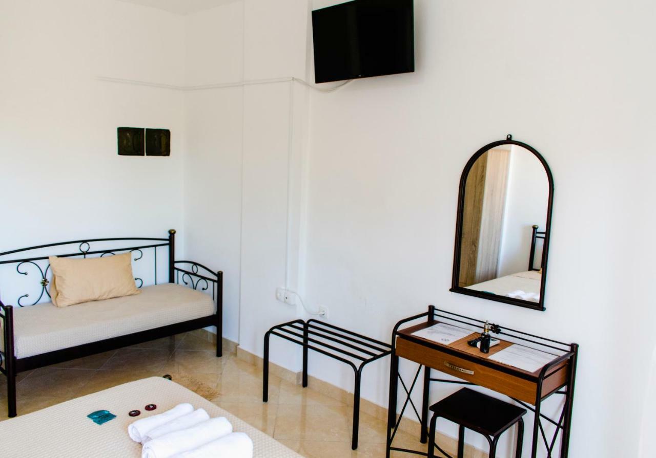 Nikolakakis Rooms Lavrio 외부 사진