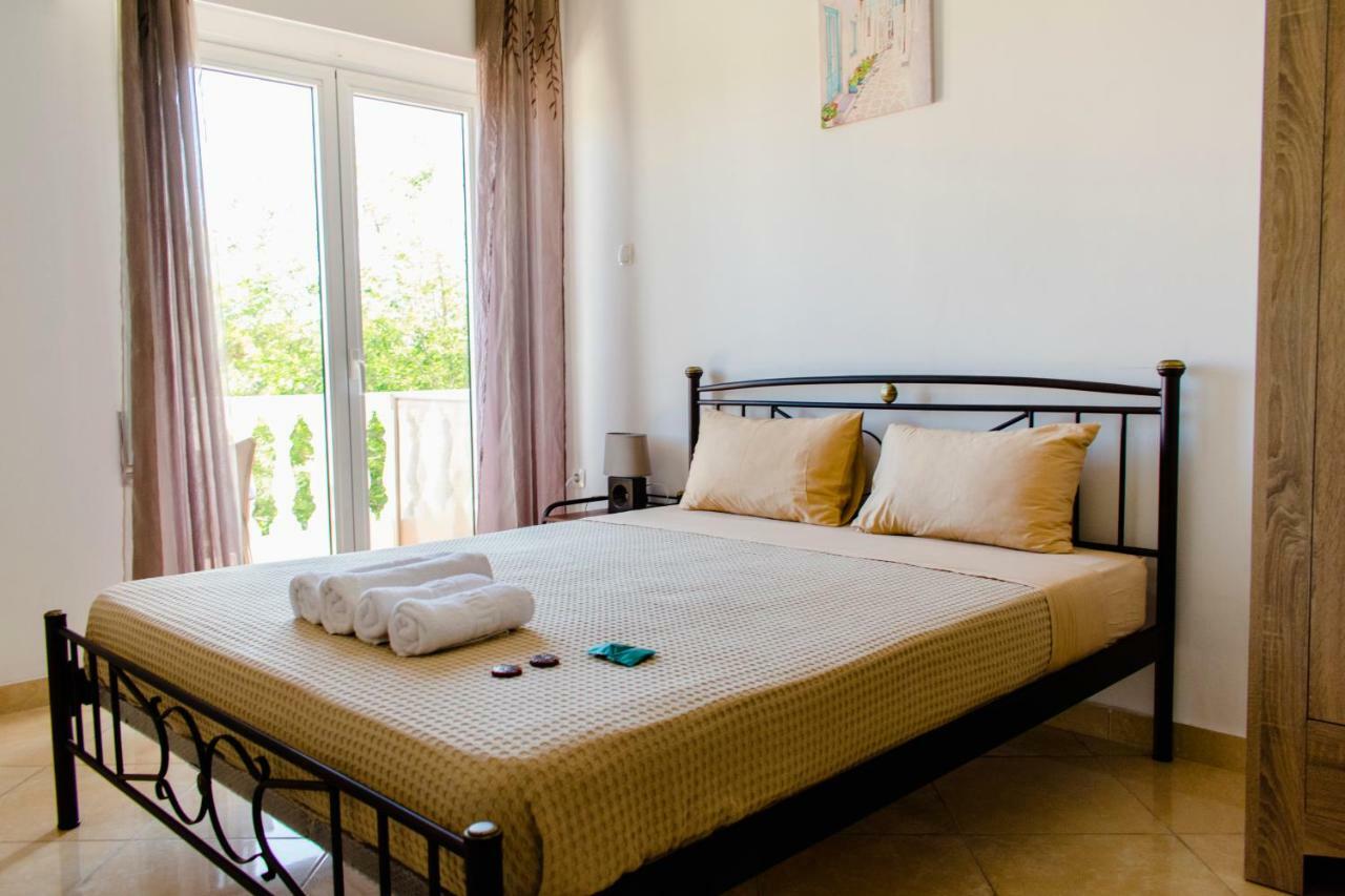 Nikolakakis Rooms Lavrio 외부 사진